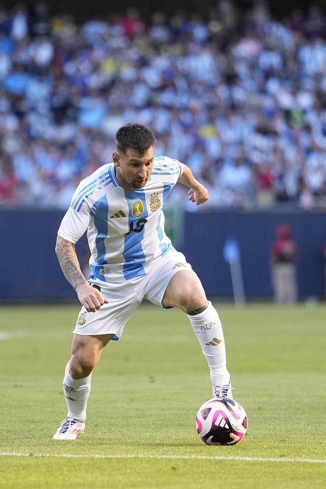 尼克斯外线低迷导致失利（尼克斯外线哑火，饮恨落败）