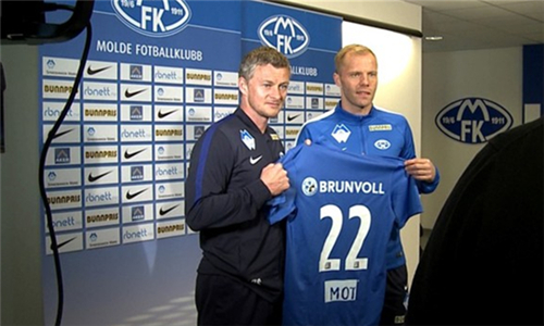 崔永熙：杨瀚森把女友带身边确实压力很大 希望他用实力打破质疑（崔永熙谈杨瀚森带女友在侧：压力不小，盼他用实力回应质疑）