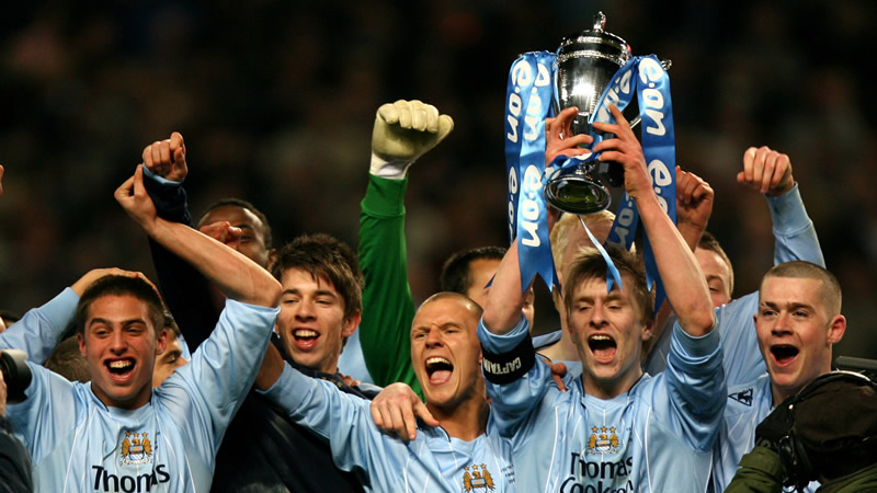 卡拉格：斯凯利是天才球员，对他未入选英格兰大名单感到惊讶（卡拉格盛赞斯凯利天赋异禀，惊讶其无缘英格兰大名单）