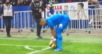 官方：法兰克福签下日本19岁后卫小杉启太，明年1月正式加盟（官宣：日本19岁后卫小杉启太签约法兰克福，明年1月入队）