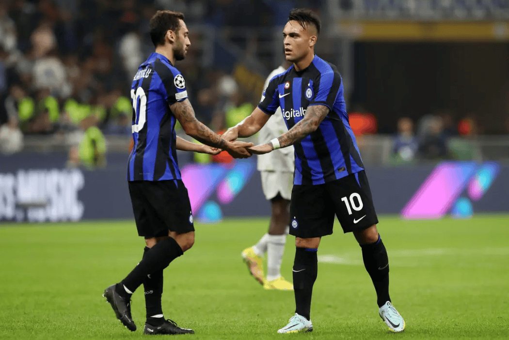 奥地利锁定小组第一，时隔28年重返世界杯决赛圈！（奥地利夺小组头名，暌违28年再进世界杯正赛！）