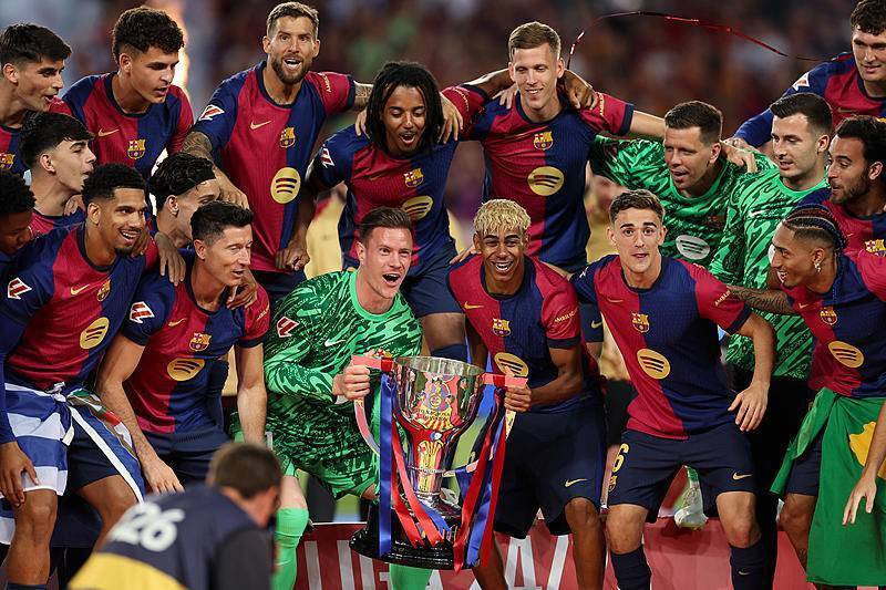 菲尔-琼斯预测欧冠第4轮：利物浦主场不敌皇马，曼城胜多特（菲尔-琼斯欧冠第4轮前瞻：皇马客场力克利物浦，曼城击退多特蒙德）