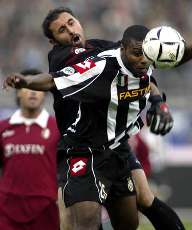 邮报评曼联近5年引援TOP30：姆伯莫第1，C罗第4，桑乔垫底（每日邮报盘点曼联过去五年30笔引援：姆伯莫居首，C罗第4，桑乔居末）