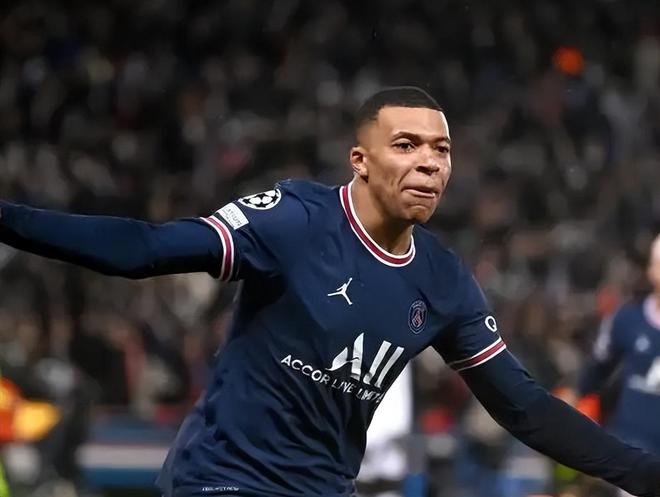 杜兰特关键中投命中，全场欢呼（杜兰特关键时刻中投命中，引爆全场欢呼）