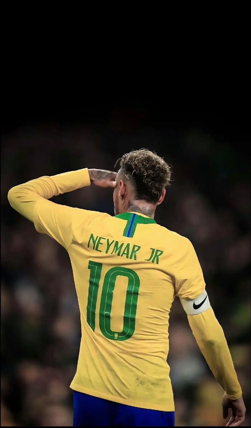 山雨欲来！英超冠军彻底爆了：2功臣炮轰+斯洛特遭兵变 队长表态（英超冠军危机四伏：两大功臣开炮，斯洛特遭更衣室逼宫，队长发声）