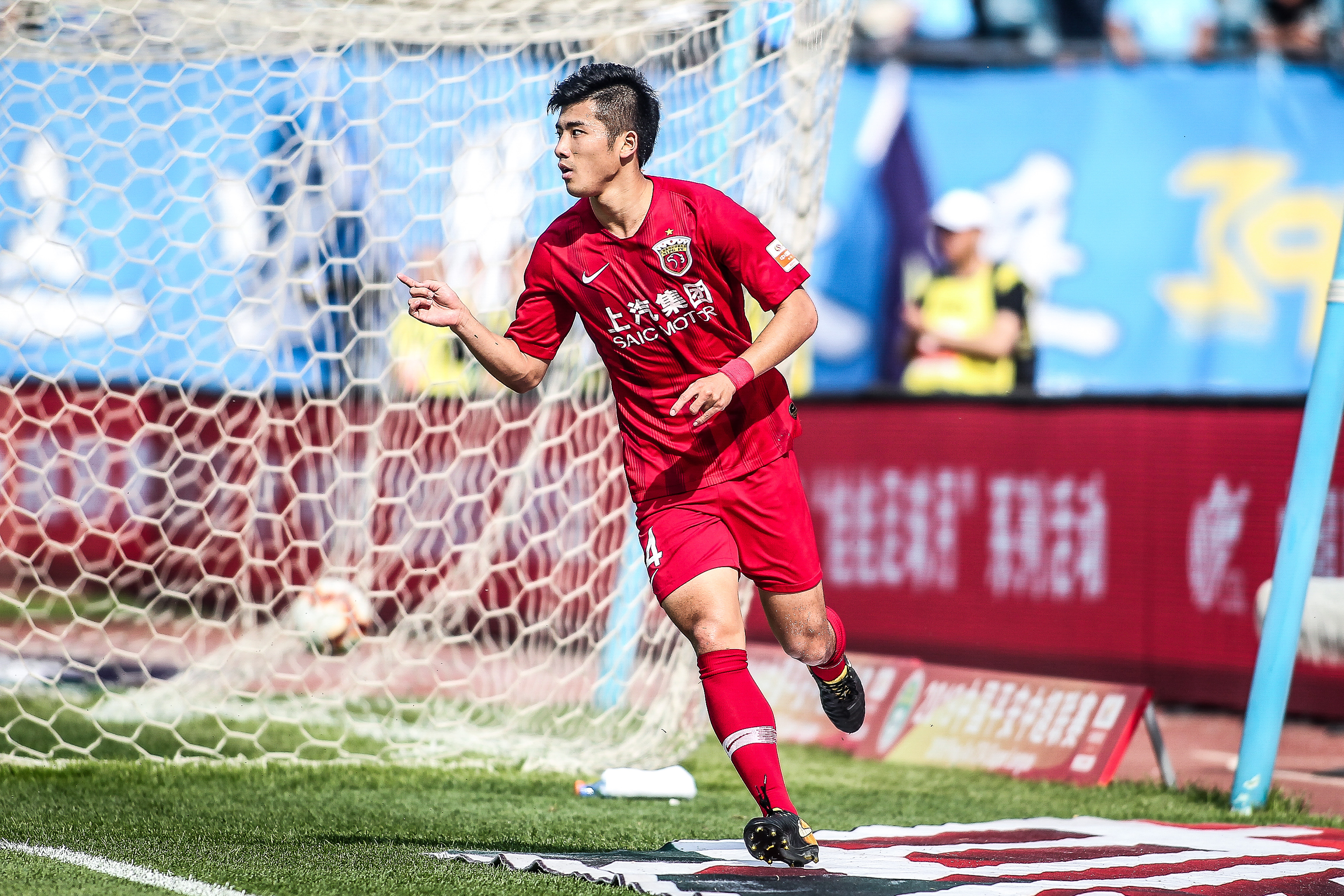 卡洛斯-奥古斯托：我还需要提高，这样才能为国家队做好准备（卡洛斯-奥古斯托：我必须不断提升，才能为国家队充分准备）