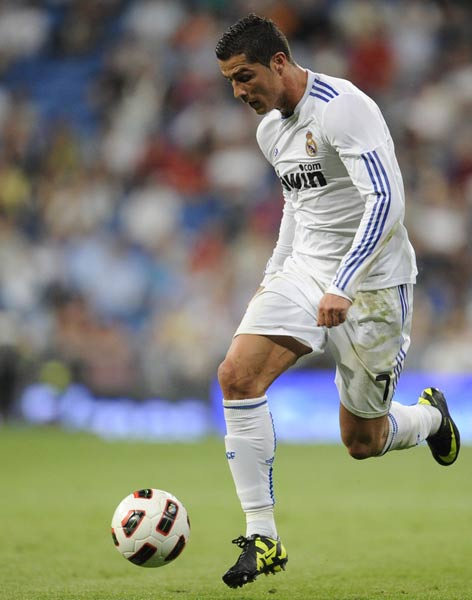 足球国足争议判罚引专家讨论（国足争议判罚引发专家热议）