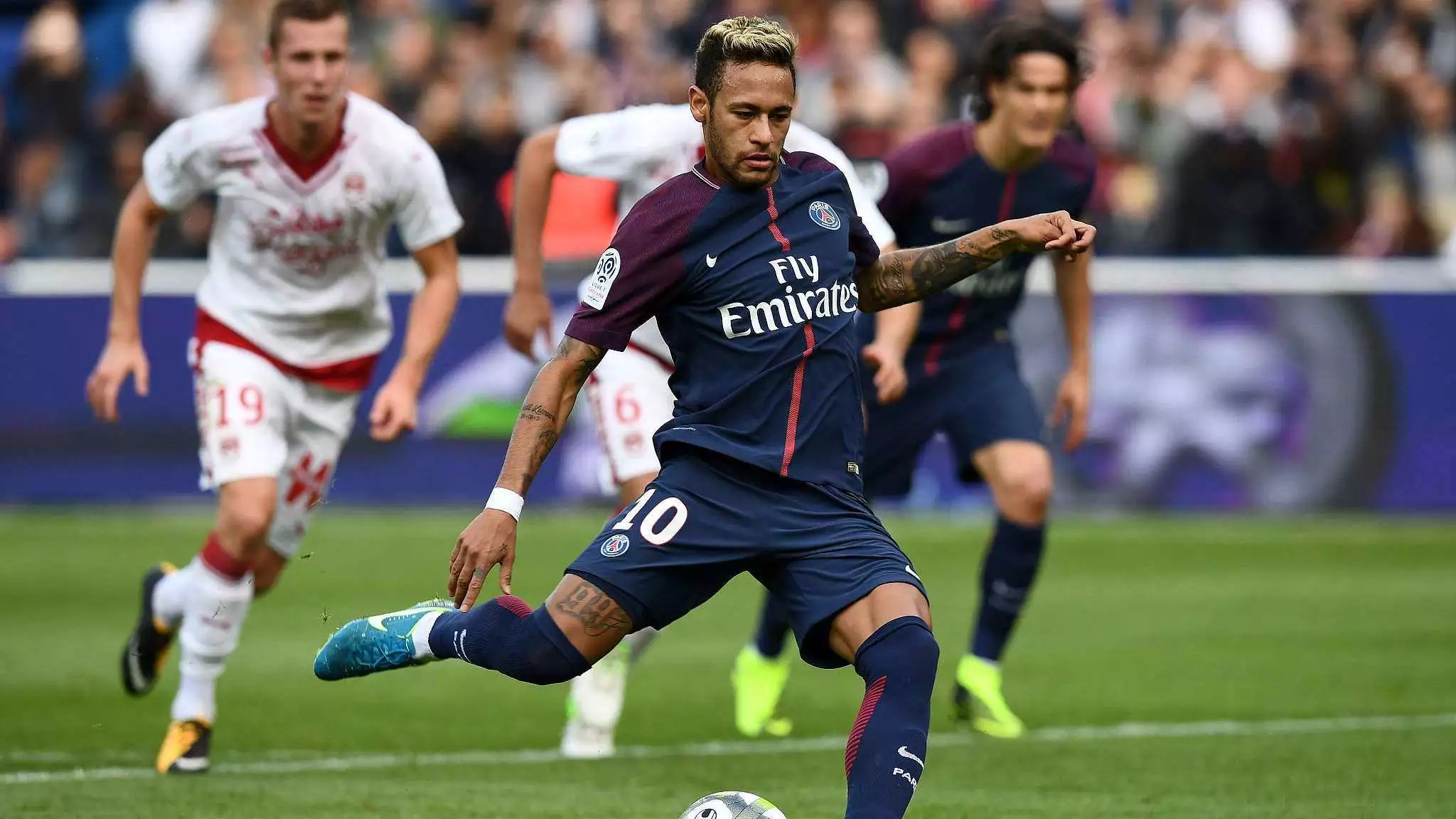 波兰媒体：巴萨、曼城和切尔西考察波兰17岁小将皮图谢夫斯基（波媒称巴萨、曼城、切尔西考察17岁波兰新星皮图谢夫斯基）