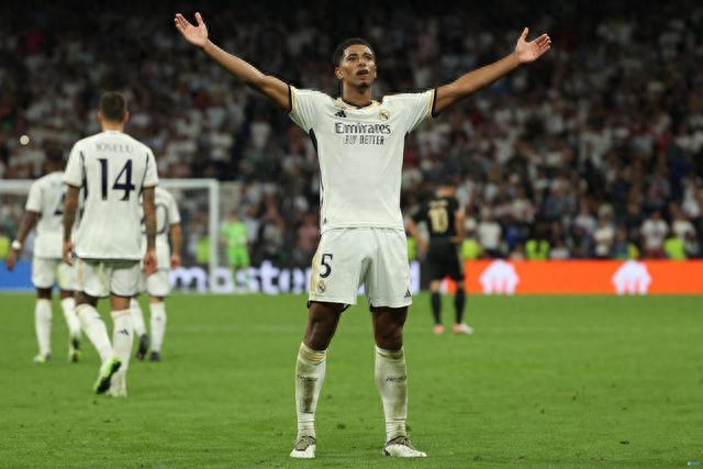 火箭大胜太阳，杜兰特28分8助、阿门31分、谢泼德状态不佳！（火箭轻取太阳：杜兰特28分8助，阿门轰31分，谢泼德表现低迷）