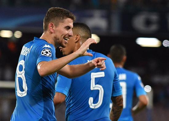 决胜局1扣3拦成奇兵！1.82米超星身体素质爆炸 二传主攻接应都能打（抢五局1扣3拦成制胜关键！1.82米超新星运动能力爆表，可胜任二传、主攻、接应）