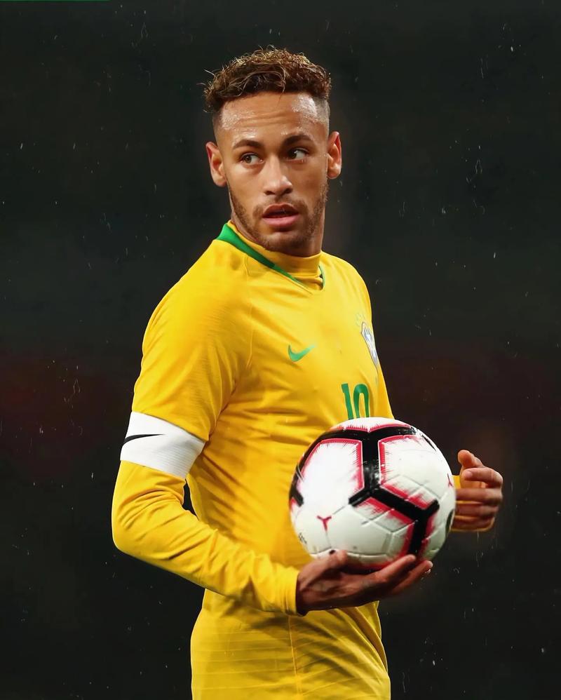 费迪南德：见到巴乔让我非常激动，那仿佛让我回到了童年时代（费迪南德：与巴乔相见激动万分，恍若重回童年）