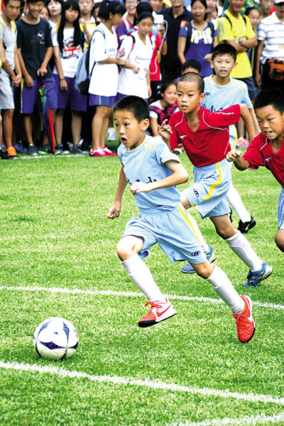 萨哈：曼联在转会市场必须谨慎，冬窗不能急于放走梅努（萨哈：曼联应谨慎操作转会，冬窗勿仓促放走梅努）