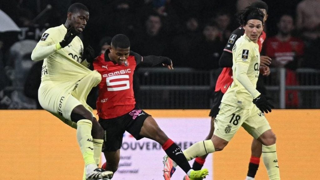 曼联近9场英超仅1负，4胜3平状态回升（曼联英超近9战仅1败：4胜3平，走势回暖）