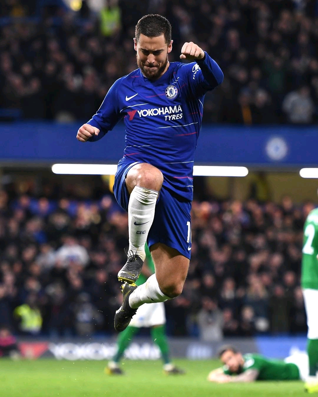 🎮HLE 1-0 T1：Peyz天肥卢锡安无力回天，HLE首局先下一城（🎮HLE先拔头筹1-0 T1：Peyz卢锡安再肥难救主，首局HLE收下胜利）