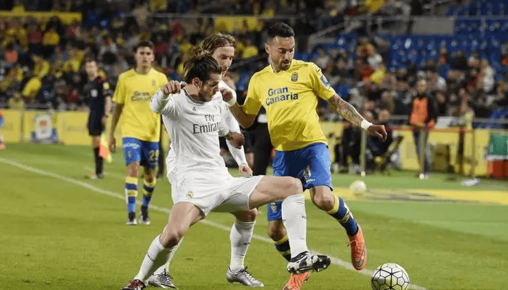 6中6，砍14分7板！徐昕完胜广东队内线 杜锋后悔送他走吗？（6投全中拿下14分7板！徐昕压制广东内线，杜锋会为放走他而后悔吗？）