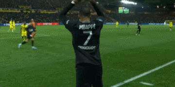 今晚能否取胜？曼联近4次与水晶宫交手未尝胜绩（曼联近四战水晶宫不胜，今晚能否打破尴尬？）